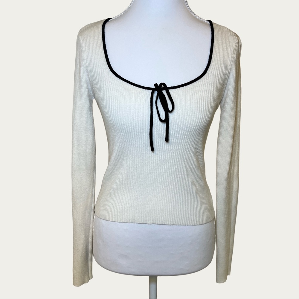 Love‎ Tree Women’s Ivory With Black Tie Detail Soft Viscose Sweater Size Medium
